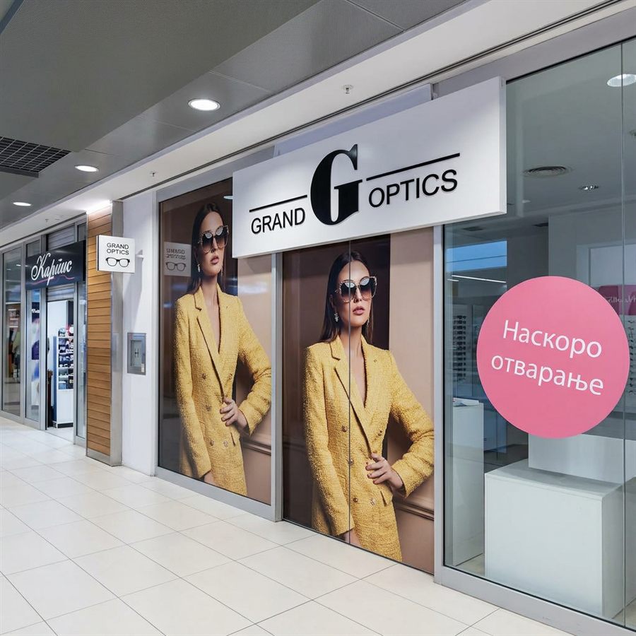 Светлечка реклама Grand Optics во трговски центар